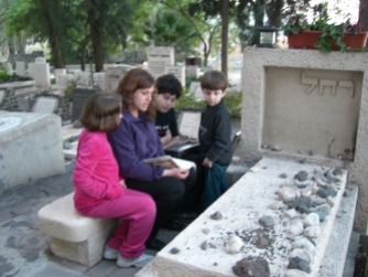 Our beloved Cantor Rachel Stock Spilker at the grave of Raquel with her 3 children: Eiden, Mirit and Liam with Rachel singing Raquel's songs... (old photo from archives) Photo credit: Rabbi Spilker
